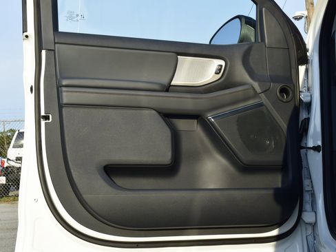 New 2025 Ford Expedition Active image 19