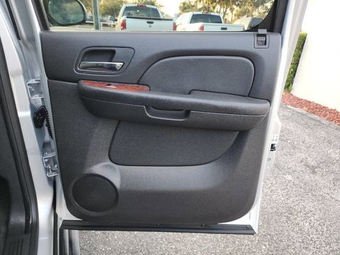 Used 2013 Chevrolet Avalanche LT image 32