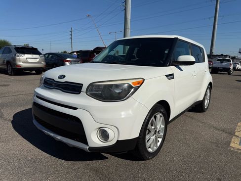 Used 2019 Kia Soul + image 4