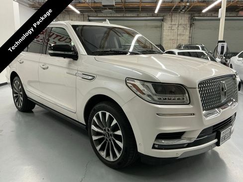 Used 2018 Lincoln Navigator Select w/ Technology Package image 3