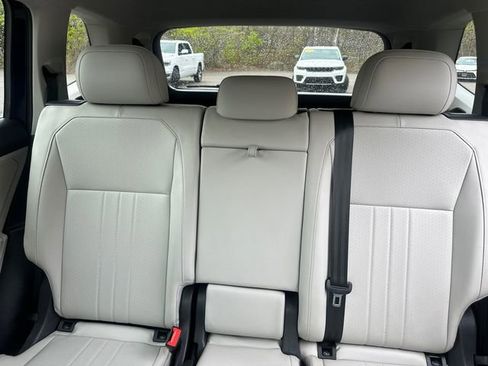 Used 2022 Volkswagen Tiguan SE FWD image 33