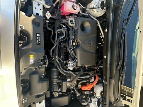 Used 2023 Toyota RAV4 XLE Premium image 31