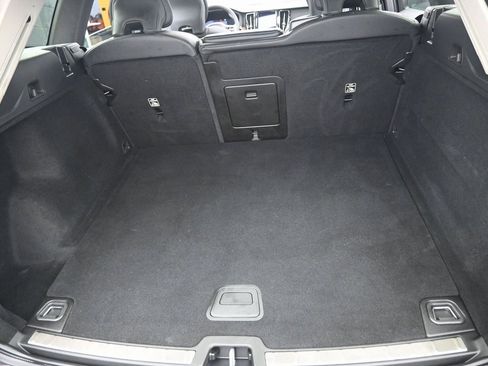 Used 2023 Volvo XC60 B5 Plus image 35