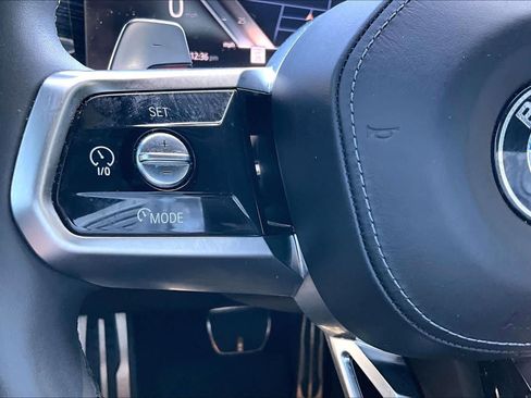 Used 2023 BMW 740i image 22