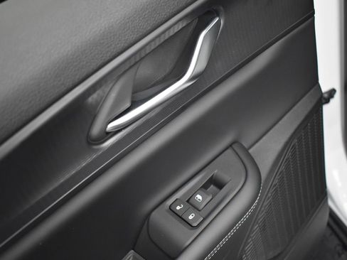 New 2025 Jeep Grand Cherokee Altitude image 27