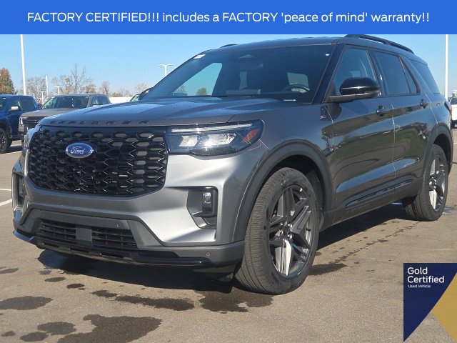 Used 2025 Ford Explorer ST-Line w/ ST-Line Street Pack AWD/4WD image 2