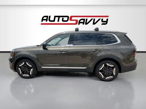 Used 2024 Kia Telluride EX w/ EX Captain's Chair Package FWD image 4