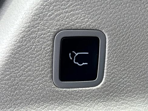Used 2024 Chrysler Pacifica Touring-L FWD image 46
