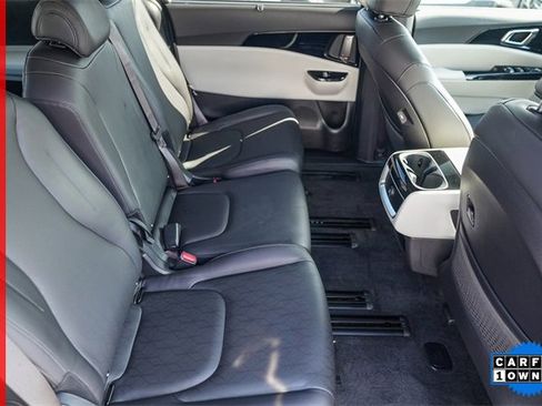 Certified 2024 Kia Carnival EX image 18