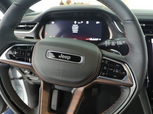 New 2025 Jeep Grand Cherokee L Summit image 17