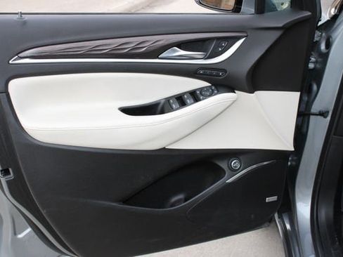 Used 2024 Buick Enclave Avenir w/ Avenir Technology Package image 22