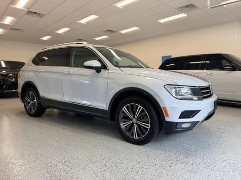 Used 2018 Volkswagen Tiguan SEL w/ 3rd Row Seat Package AWD/4WD image 10