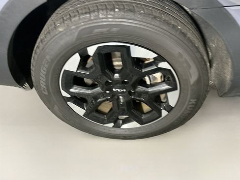 Used 2024 Kia Sorento S image 11