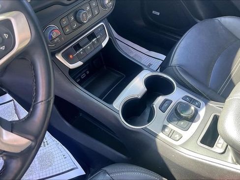 Used 2024 GMC Terrain Denali AWD/4WD image 14