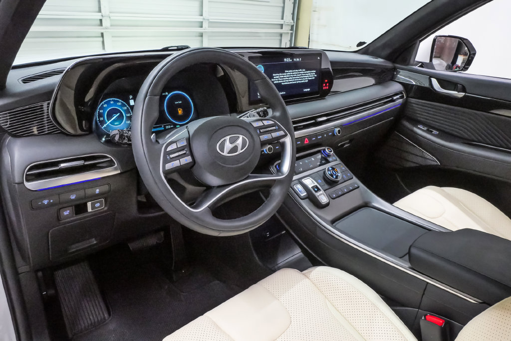 Certified 2025 Hyundai Palisade Calligraphy AWD/4WD image 2