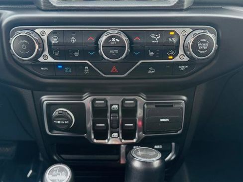 Used 2022 Jeep Wrangler Unlimited Sahara w/ Cold Weather Group image 26