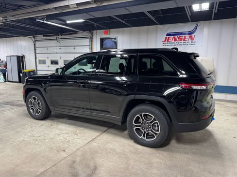 Used 2022 Jeep Grand Cherokee Trailhawk w/ Advanced Protech Group II image 6
