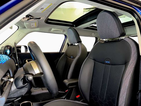 Certified 2025 MINI Cooper S image 19