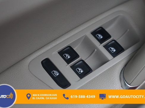 Used 2018 Volkswagen Golf S image 17