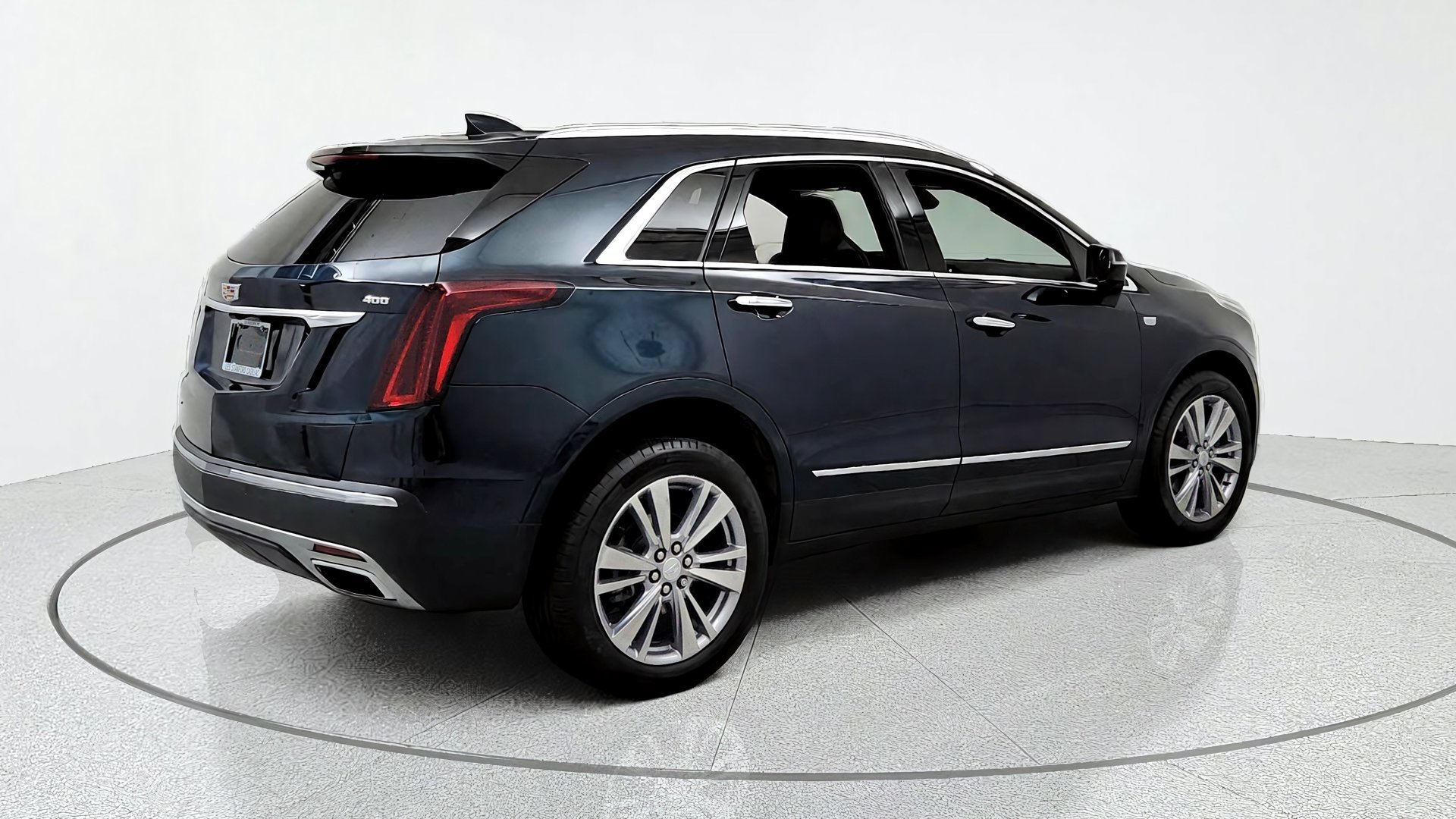 Used 2024 Cadillac XT5 Premium Luxury w/ Technology Package AWD/4WD image 5