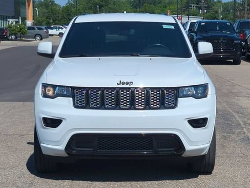 Used 2019 Jeep Grand Cherokee Altitude AWD/4WD image 8