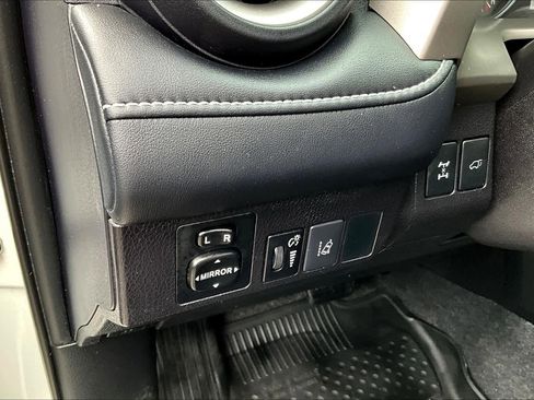 Used 2016 Toyota RAV4 Limited image 32