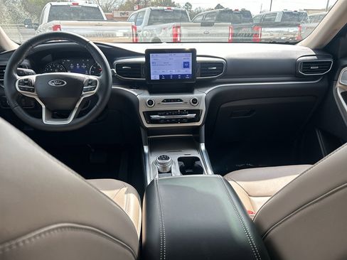 Used 2022 Ford Explorer XLT w/ Equipment Group 202A image 16