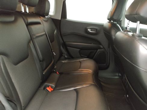 Used 2018 Jeep Compass Latitude FWD image 19