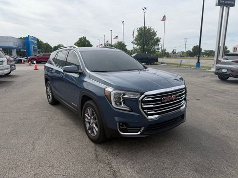 Used 2024 GMC Terrain SLT AWD/4WD image 2