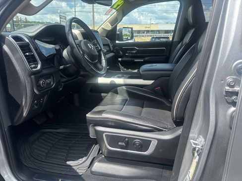Used 2019 RAM 1500 Laramie AWD/4WD image 4