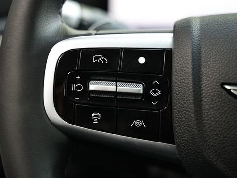 Certified 2025 Genesis GV80 2.5T Standard AWD/4WD image 33