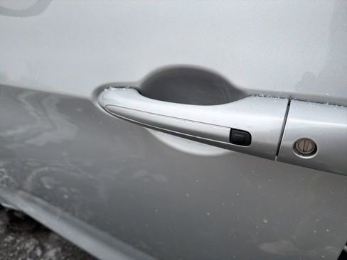 Used 2024 Chrysler Pacifica Touring-L image 19