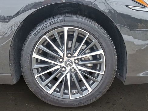 Used 2024 Lexus ES 350 w/ Premium Package image 9