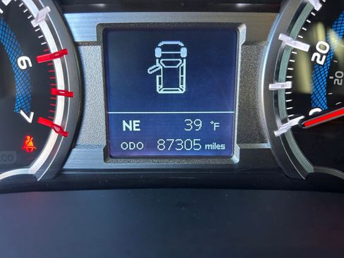 Used 2019 Toyota 4Runner SR5 Premium image 16