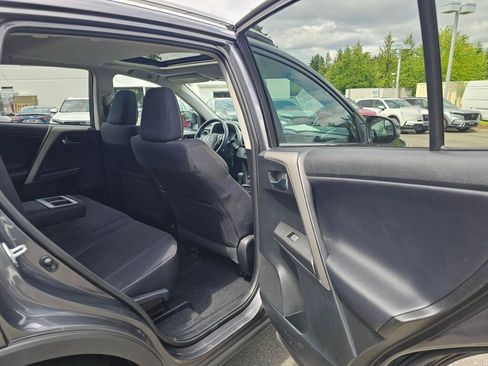 Used 2016 Toyota RAV4 XLE AWD/4WD image 14