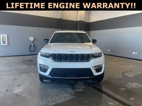 Used 2024 Jeep Grand Cherokee Limited image 3