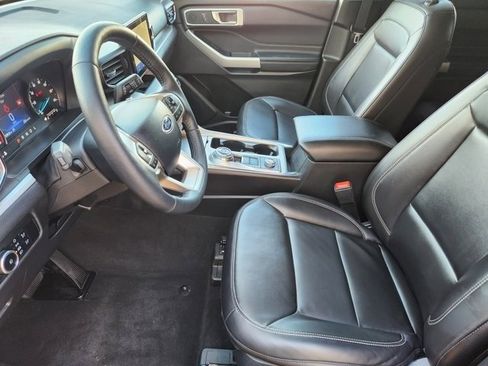 Used 2024 Ford Explorer XLT w/ Equipment Group 202A image 12