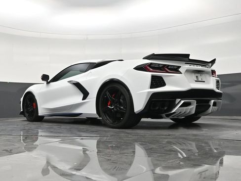 Used 2025 Chevrolet Corvette Stingray Coupe w/ 1LT RWD image 21