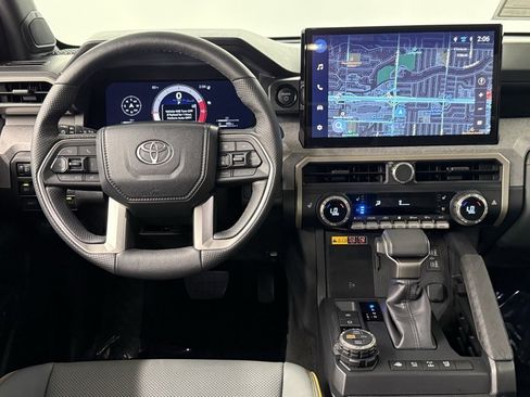 Used 2025 Toyota Tacoma Trailhunter image 32