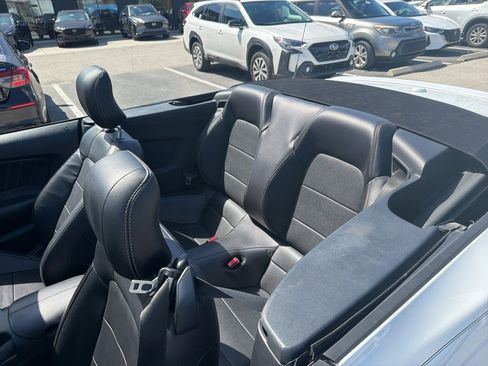 Used 2017 Ford Mustang Premium image 4