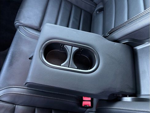 Used 2017 Volkswagen Golf R 4-Door image 39