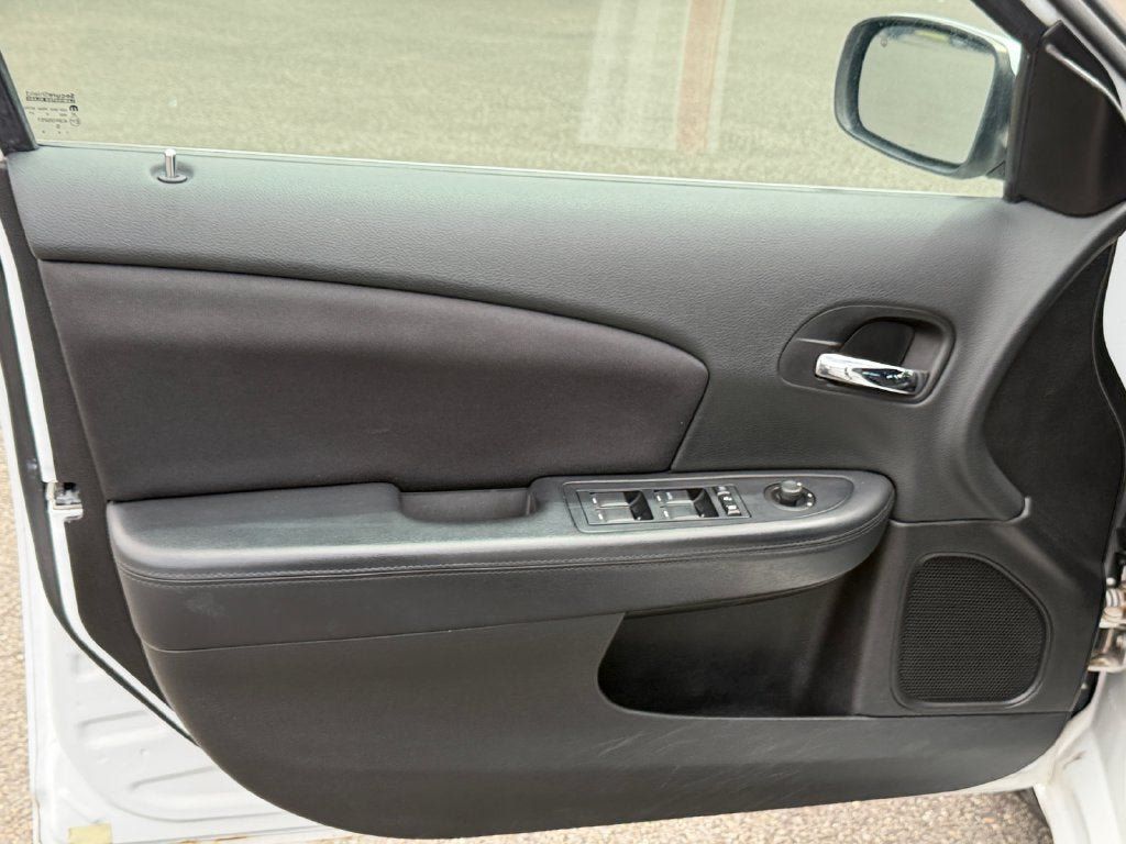Used 2014 Chrysler 200 Touring FWD image 21