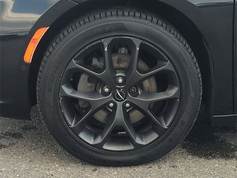 Certified 2022 Chrysler Pacifica Limited w/ Uconnect Theater Family Group image 10