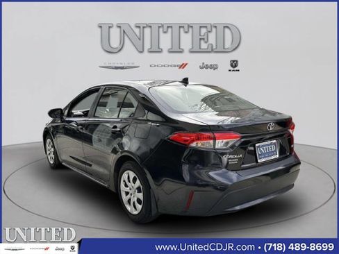 Used 2022 Toyota Corolla LE image 5