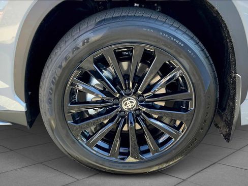 Certified 2025 Toyota Highlander XSE image 9