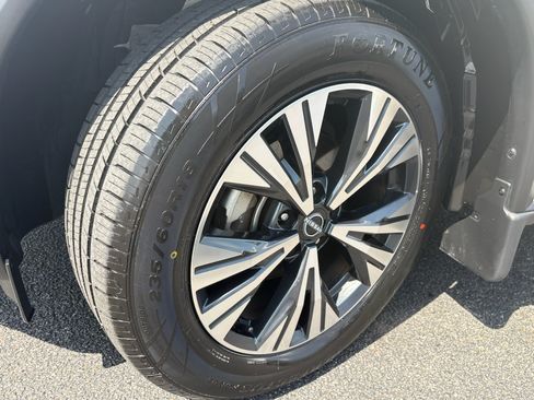 Used 2023 Nissan Rogue SV FWD image 11