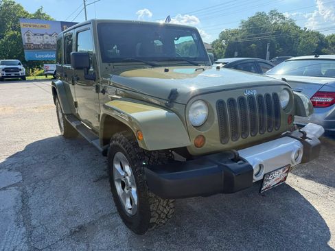 Used 2013 Jeep Wrangler Unlimited Sahara w/ Dual Top Group AWD/4WD image 8