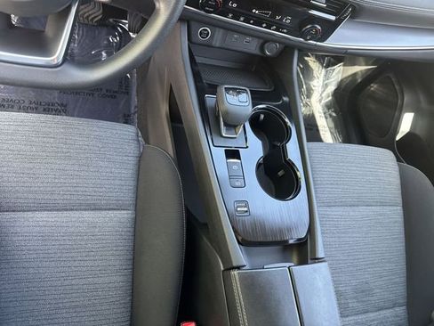 Used 2021 Nissan Rogue SV image 22