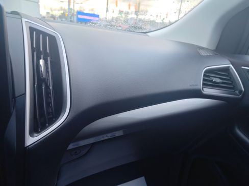 Used 2024 Ford Edge SEL w/ Convenience Package image 17