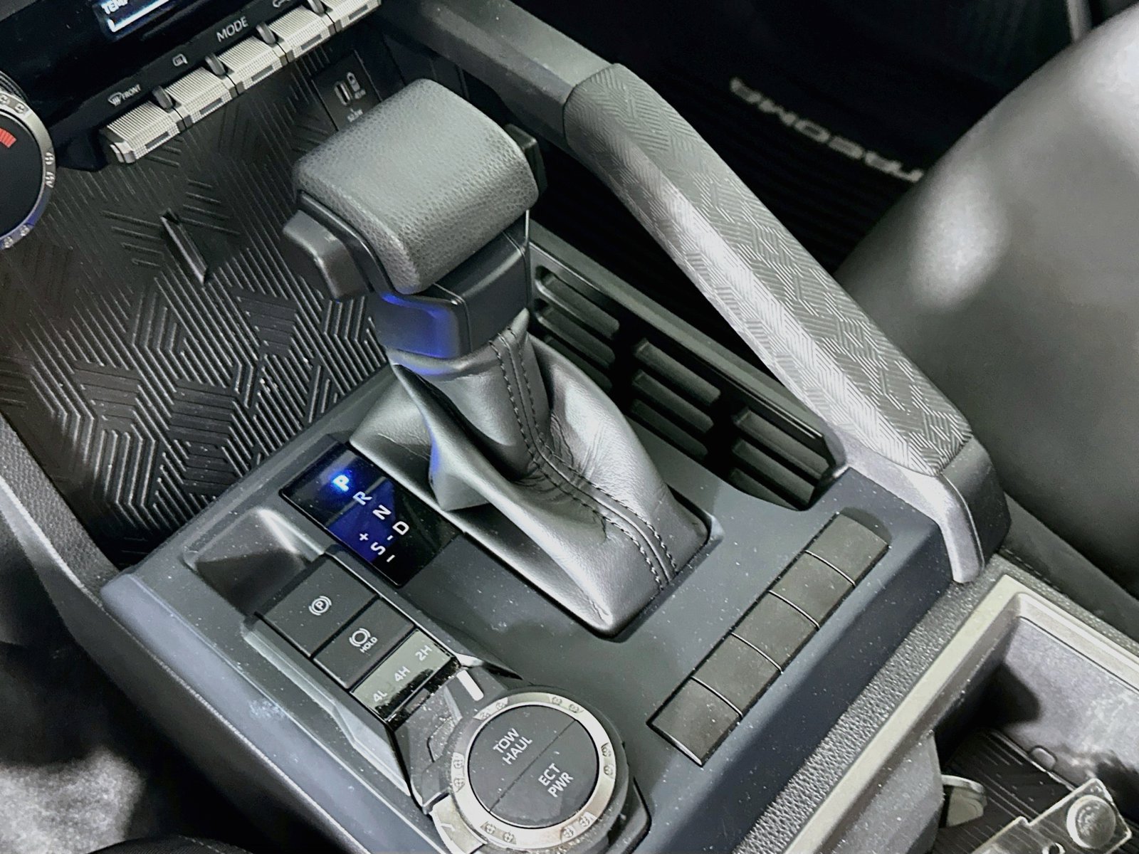 Certified 2025 Toyota Tacoma SR5 AWD/4WD image 17